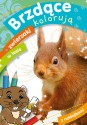 Brzdące kolorują zwierzaki w lesie